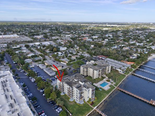 1206 S Lake Drive 504, Lantana FL 33462