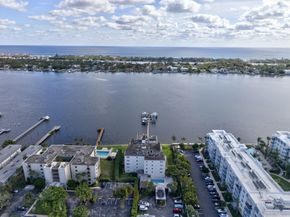 1206 S Lake Drive 504, Lantana FL 33462