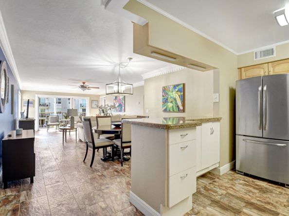 1206 S Lake Drive 504, Lantana FL 33462