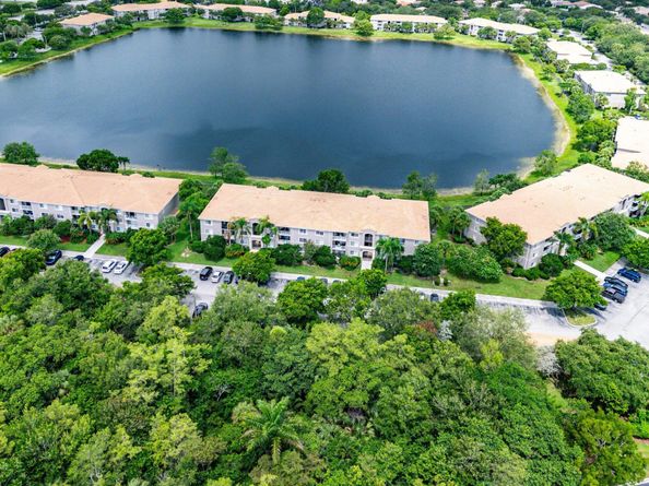 5051 Wiles Road 107, Coconut Creek FL 33073