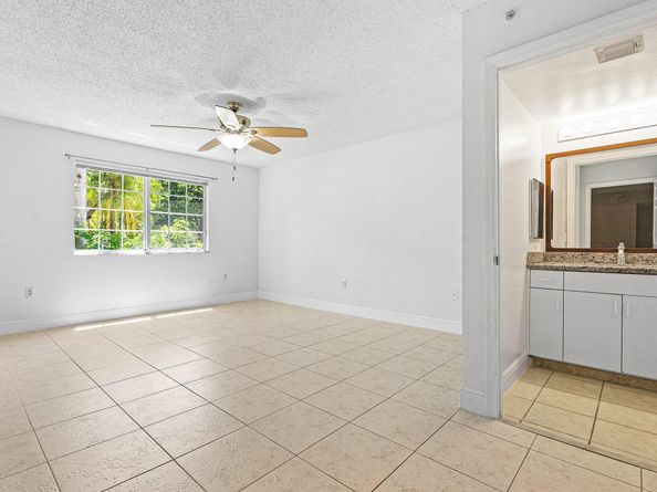 5051 Wiles Road 107, Coconut Creek FL 33073