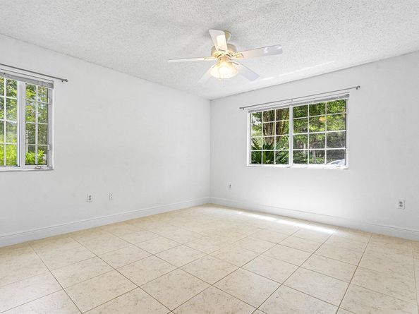 5051 Wiles Road 107, Coconut Creek FL 33073