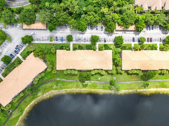 5051 Wiles Road 107, Coconut Creek FL 33073