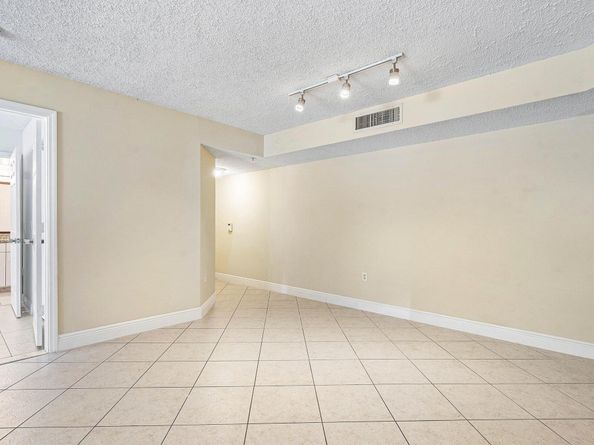 5051 Wiles Road 107, Coconut Creek FL 33073