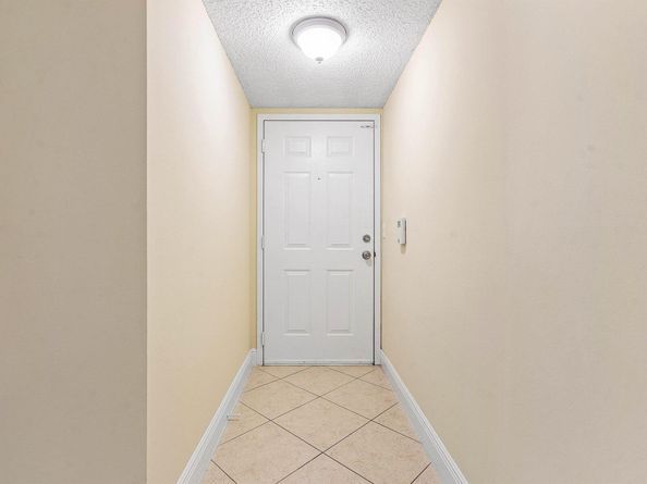 5051 Wiles Road 107, Coconut Creek FL 33073