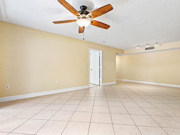5051 Wiles Road 107, Coconut Creek FL 33073