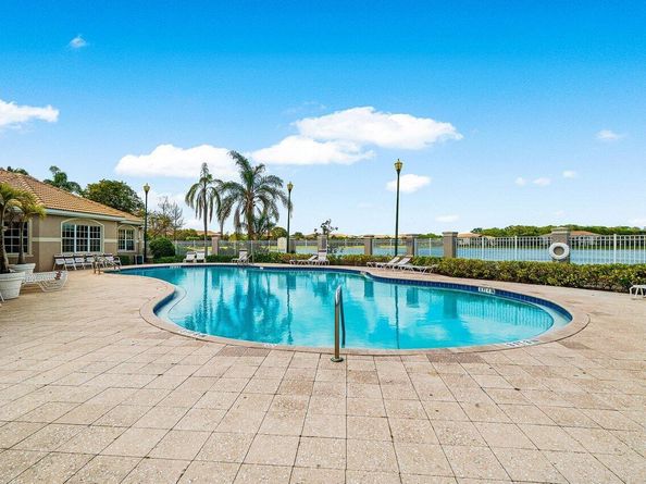 5051 Wiles Road 107, Coconut Creek FL 33073