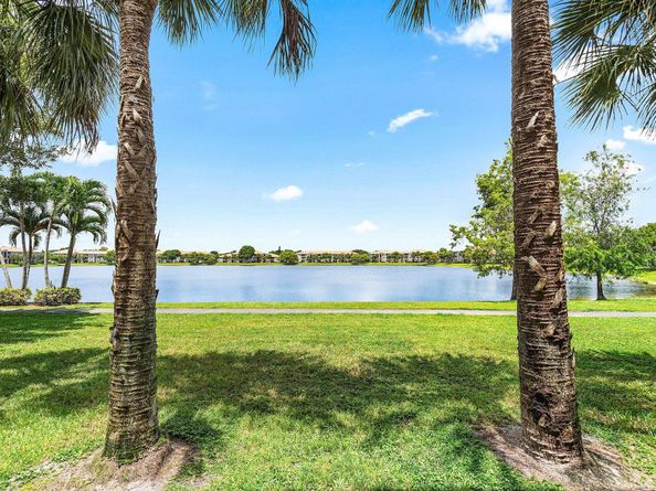 5051 Wiles Road 107, Coconut Creek FL 33073