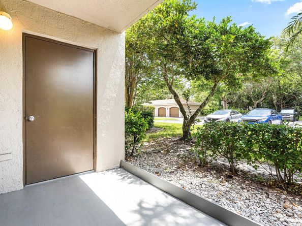 5051 Wiles Road 107, Coconut Creek FL 33073