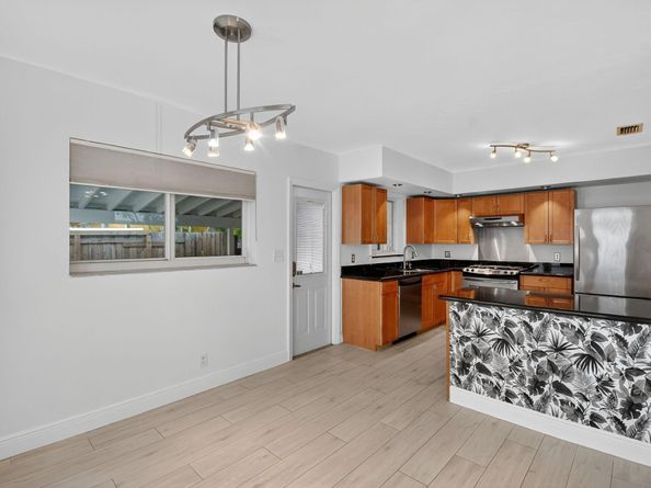 1606 NE 15TH Av, Fort Lauderdale FL 33305