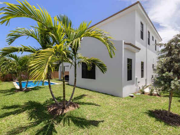 309 Cascade Lane, Palm Beach Shores FL 33404