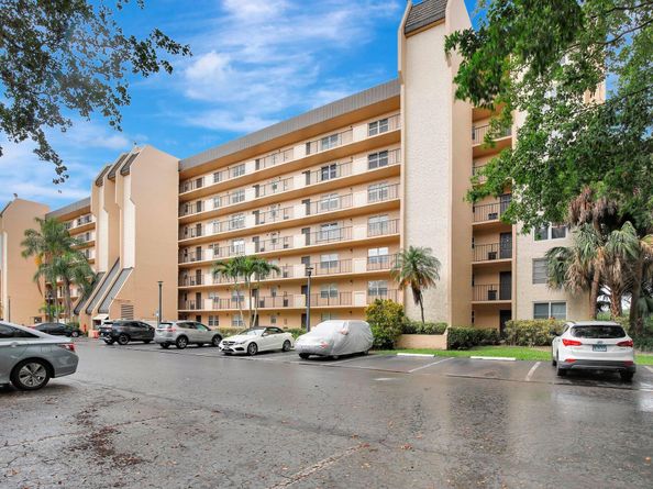 3300 W Rolling Hills Circle 705, Davie FL 33328