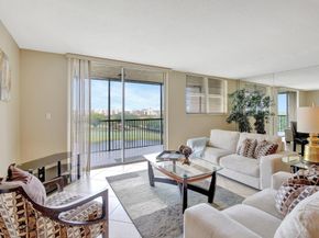 3300 W Rolling Hills Circle 705, Davie FL 33328