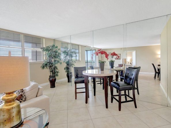 3300 W Rolling Hills Circle 705, Davie FL 33328