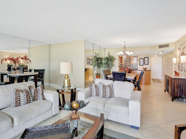 3300 W Rolling Hills Circle 705, Davie FL 33328
