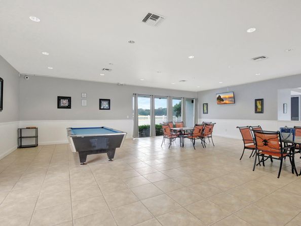 3300 W Rolling Hills Circle 705, Davie FL 33328