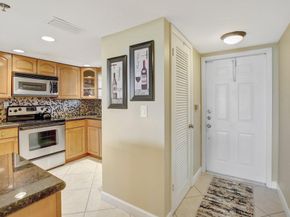 3300 W Rolling Hills Circle 705, Davie FL 33328