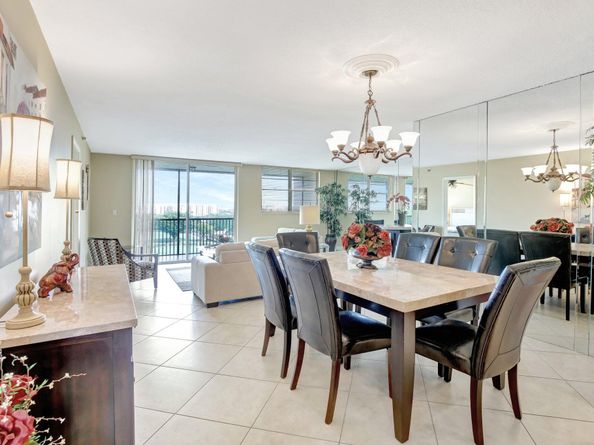 3300 W Rolling Hills Circle 705, Davie FL 33328