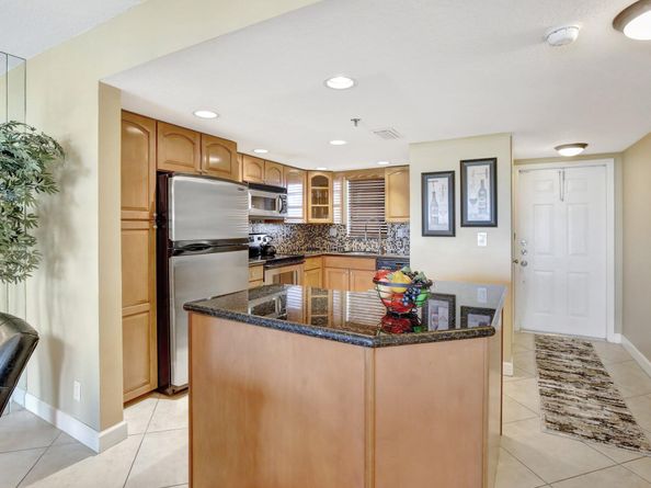 3300 W Rolling Hills Circle 705, Davie FL 33328