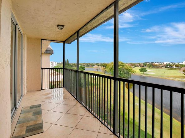 3300 W Rolling Hills Circle 705, Davie FL 33328