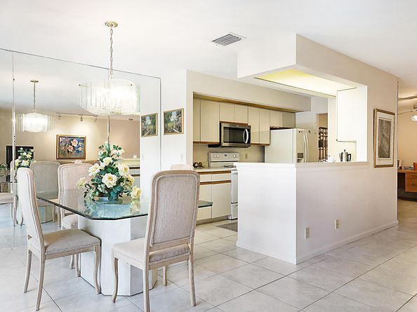 300 Crosswinds Drive D1, Greenacres FL 33413