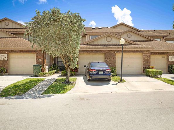 300 Crosswinds Drive D1, Greenacres FL 33413