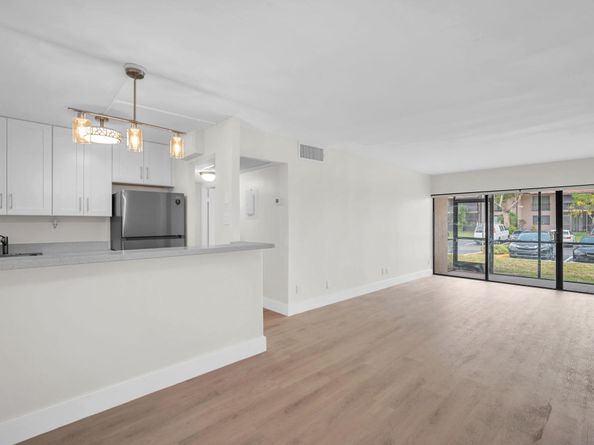 5821 Washington Street 21, Hollywood FL 33023