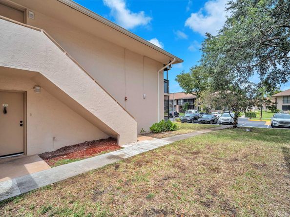 5821 Washington Street 21, Hollywood FL 33023