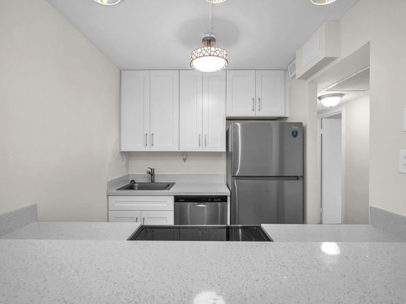 5821 Washington Street 21, Hollywood FL 33023