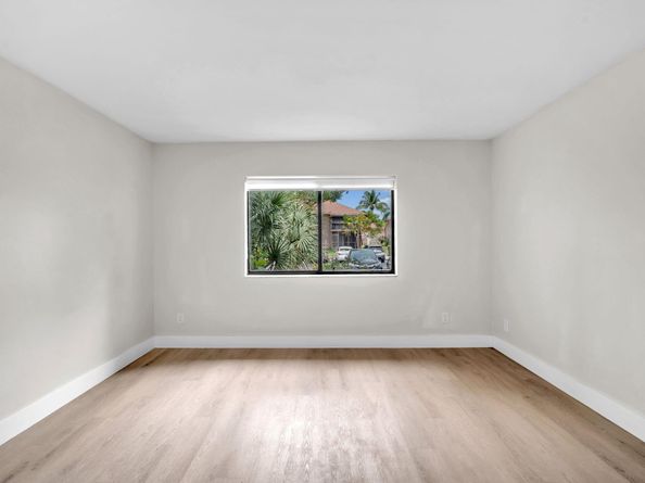 5821 Washington Street 21, Hollywood FL 33023
