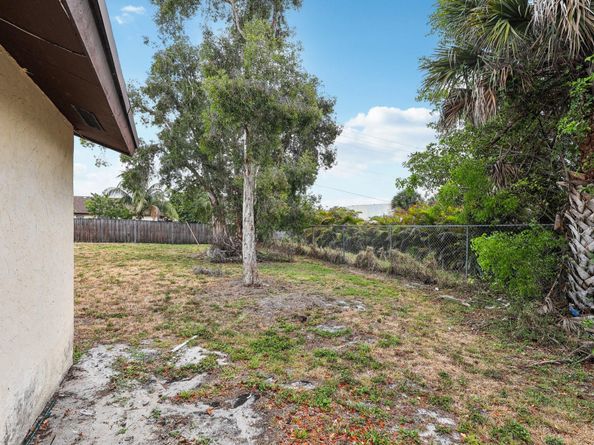 3789 Mil Pond Ct, Greenacres FL 33463