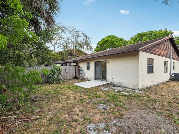 3789 Mil Pond Ct, Greenacres FL 33463