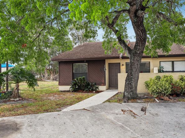 3789 Mil Pond Ct, Greenacres FL 33463