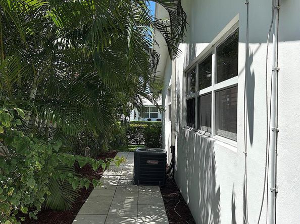 728 Ridge Road 35, Lantana FL 33462