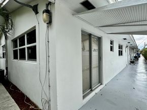 728 Ridge Road 35, Lantana FL 33462
