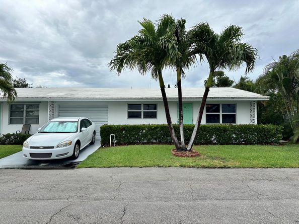 728 Ridge Road 35, Lantana FL 33462