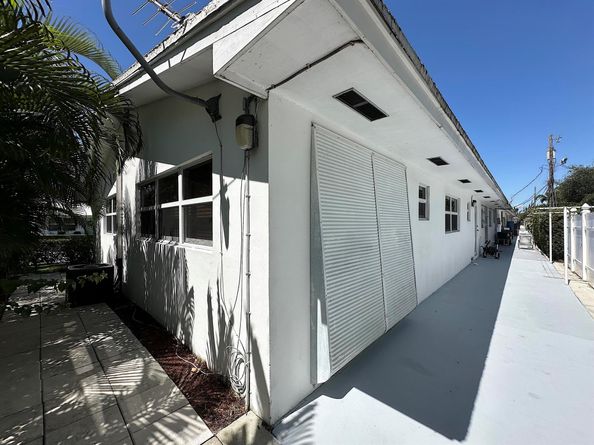 728 Ridge Road 35, Lantana FL 33462