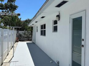 728 Ridge Road 35, Lantana FL 33462