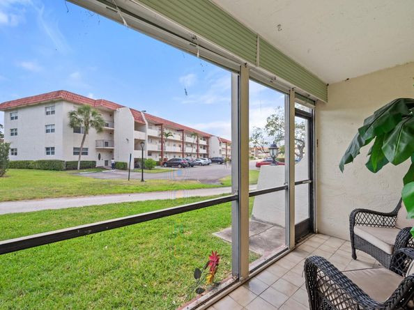 311 S Hollybrook Dr 104, Pembroke Pines FL 33025
