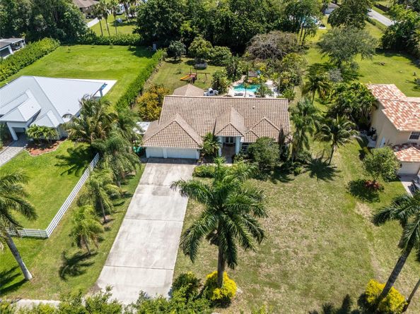 14463 SW 16th Ct, Davie FL 33325