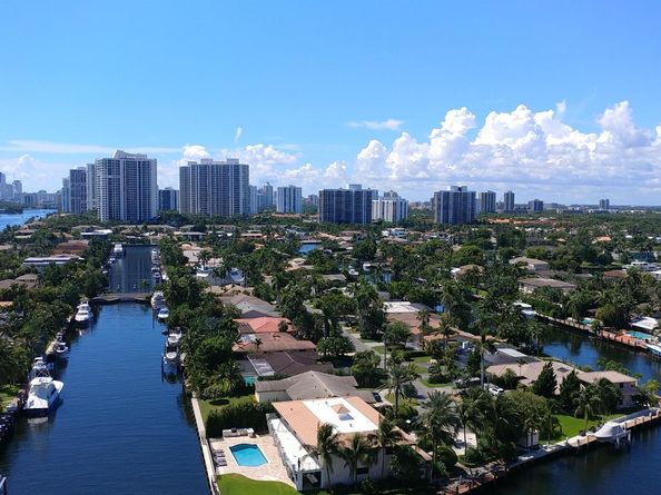 137 Golden Isles Drive 806, Hallandale Beach FL 33009