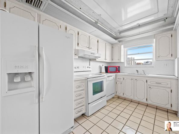 137 Golden Isles Drive 806, Hallandale Beach FL 33009