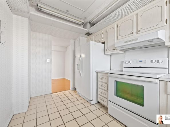 137 Golden Isles Drive 806, Hallandale Beach FL 33009