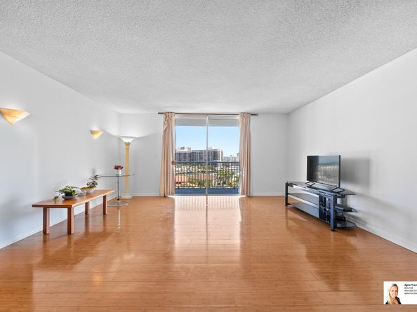 137 Golden Isles Drive 806, Hallandale Beach FL 33009