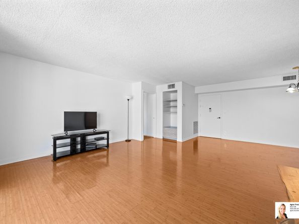 137 Golden Isles Drive 806, Hallandale Beach FL 33009