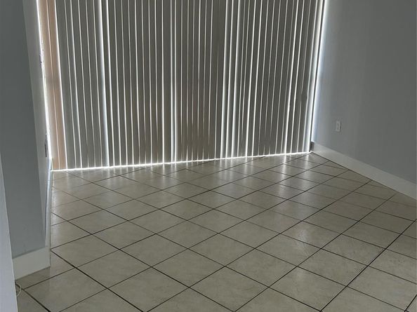 7035 NW 186th St D111, Hialeah FL 33015