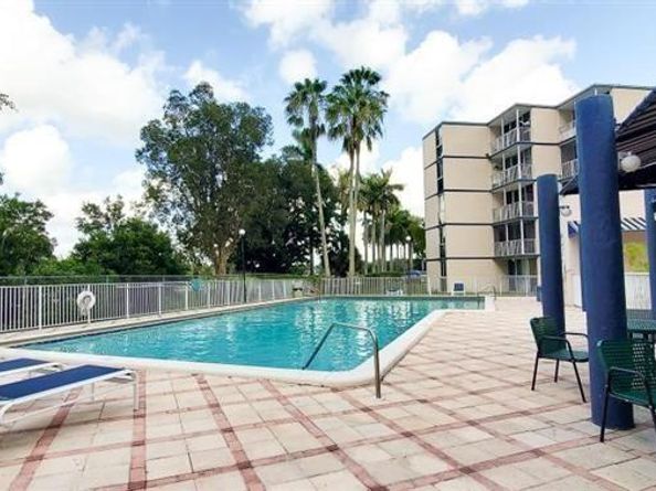 7035 NW 186th St D111, Hialeah FL 33015