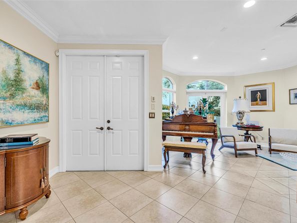 913 NE 17th Way *, Fort Lauderdale FL 33304