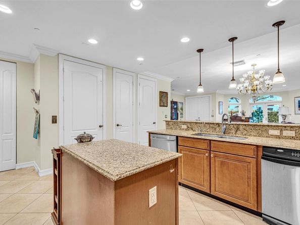 913 NE 17th Way *, Fort Lauderdale FL 33304