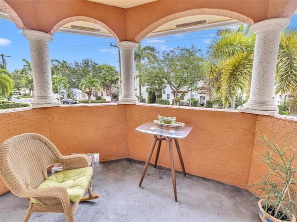 913 NE 17th Way *, Fort Lauderdale FL 33304